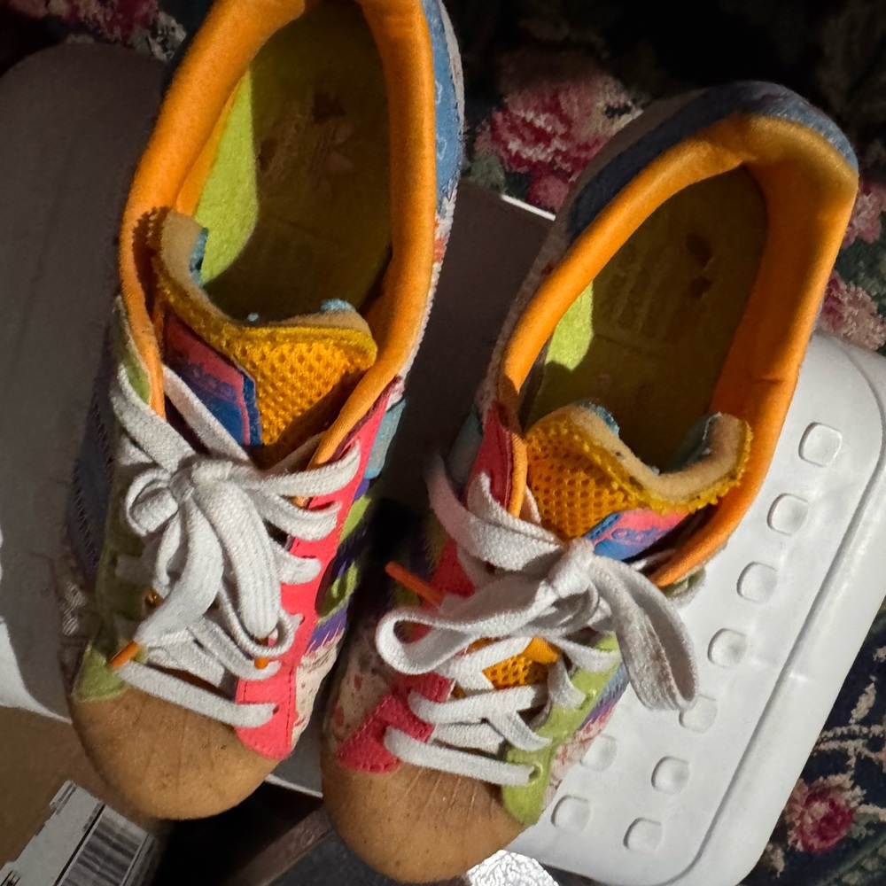 ADIDAS SUPERSTAR‼️PATCHES QUILT PRINT‼️ Size 7.5/38 GOOD CONDITION-see pictures